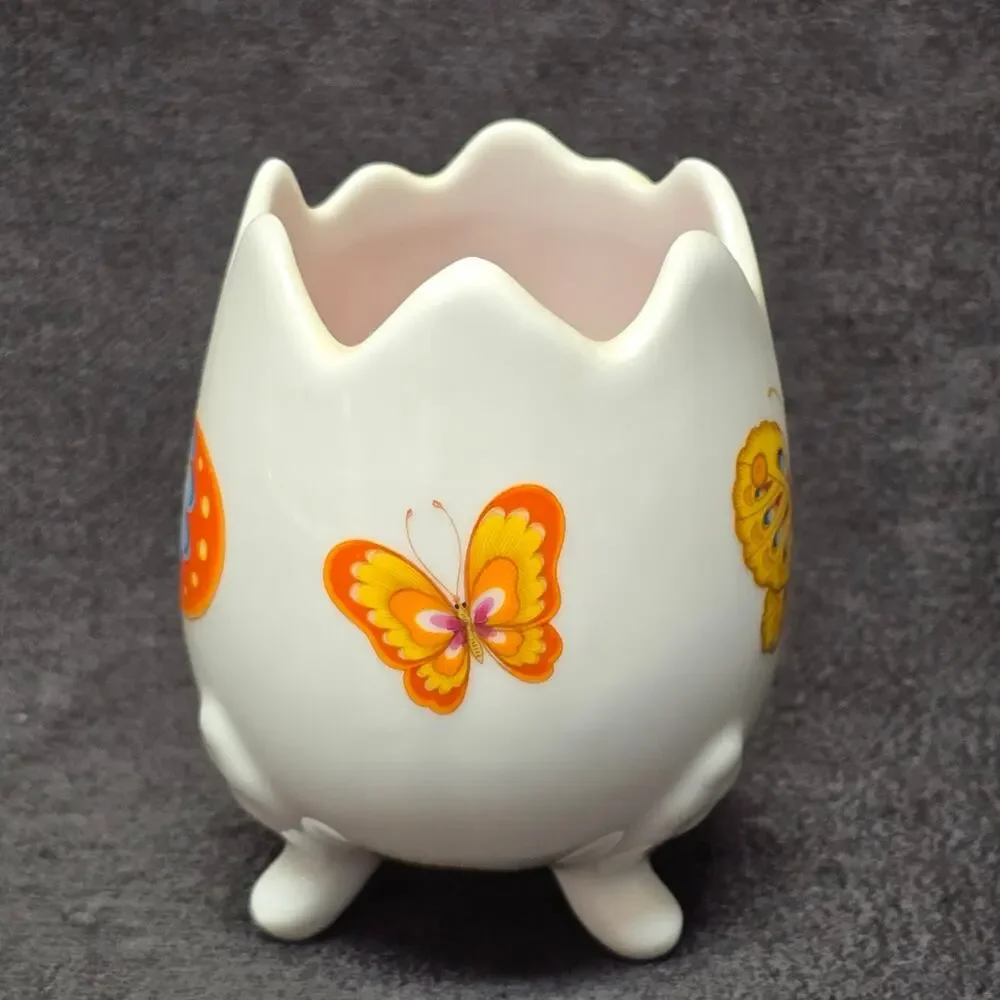 Butterfly Counterpoint Ceramic Cracked Egg Design Candle
